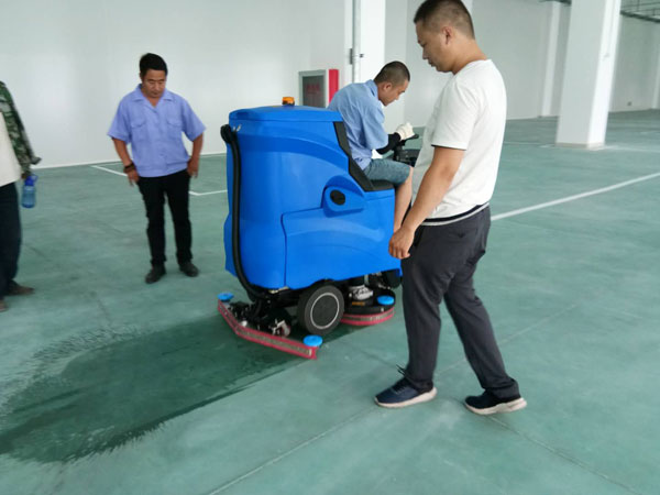 环氧地坪地面驾驶式洗地机